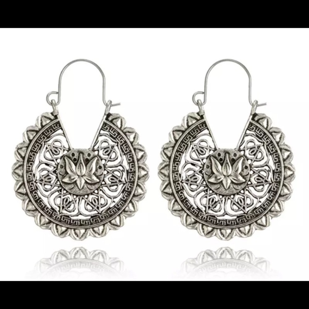 🌸 2/$24 “Isla” Lotus Earrings 🌸 - Picture 4 of 5